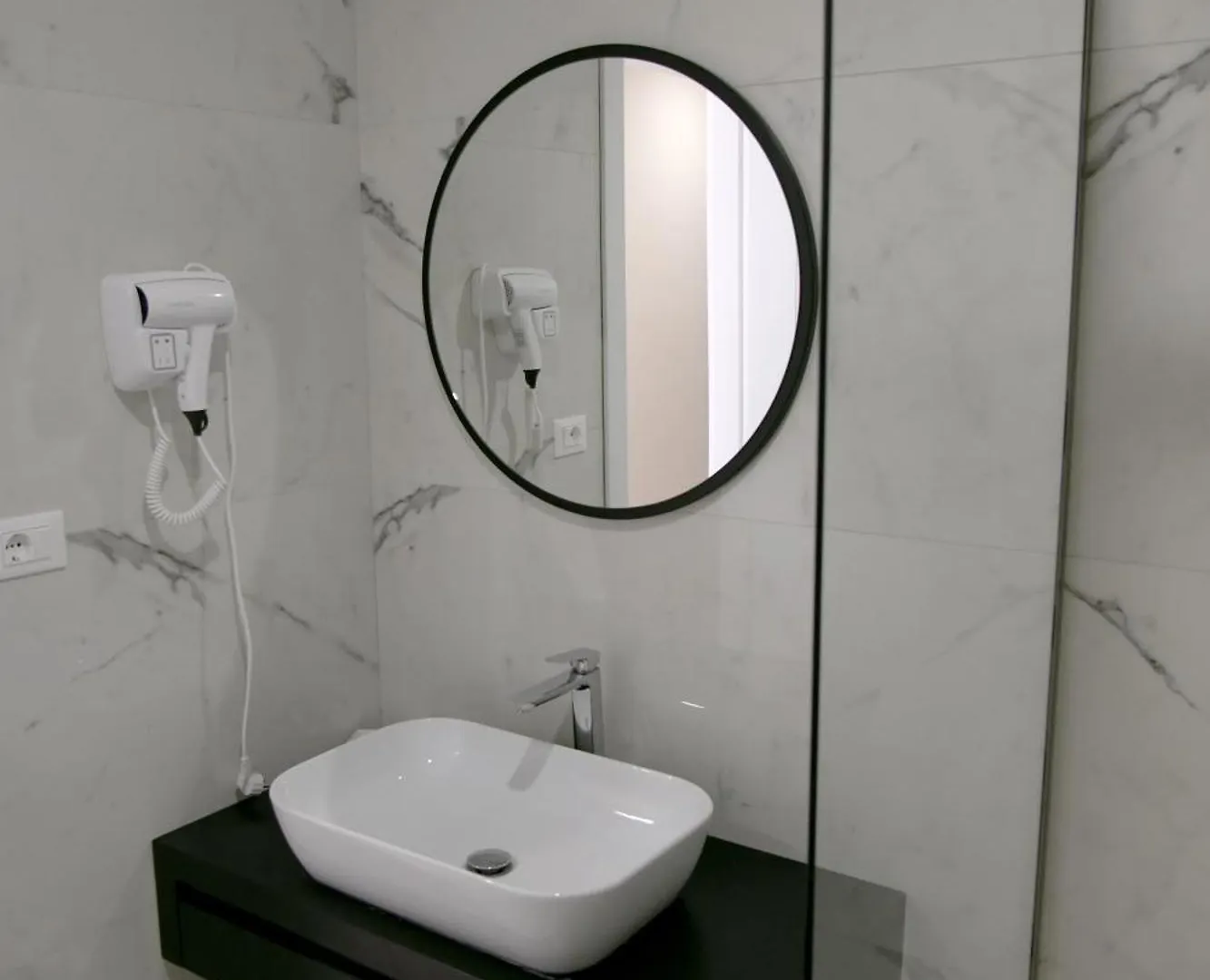 Hotel Valbor Tropoje 0*,  알바니아