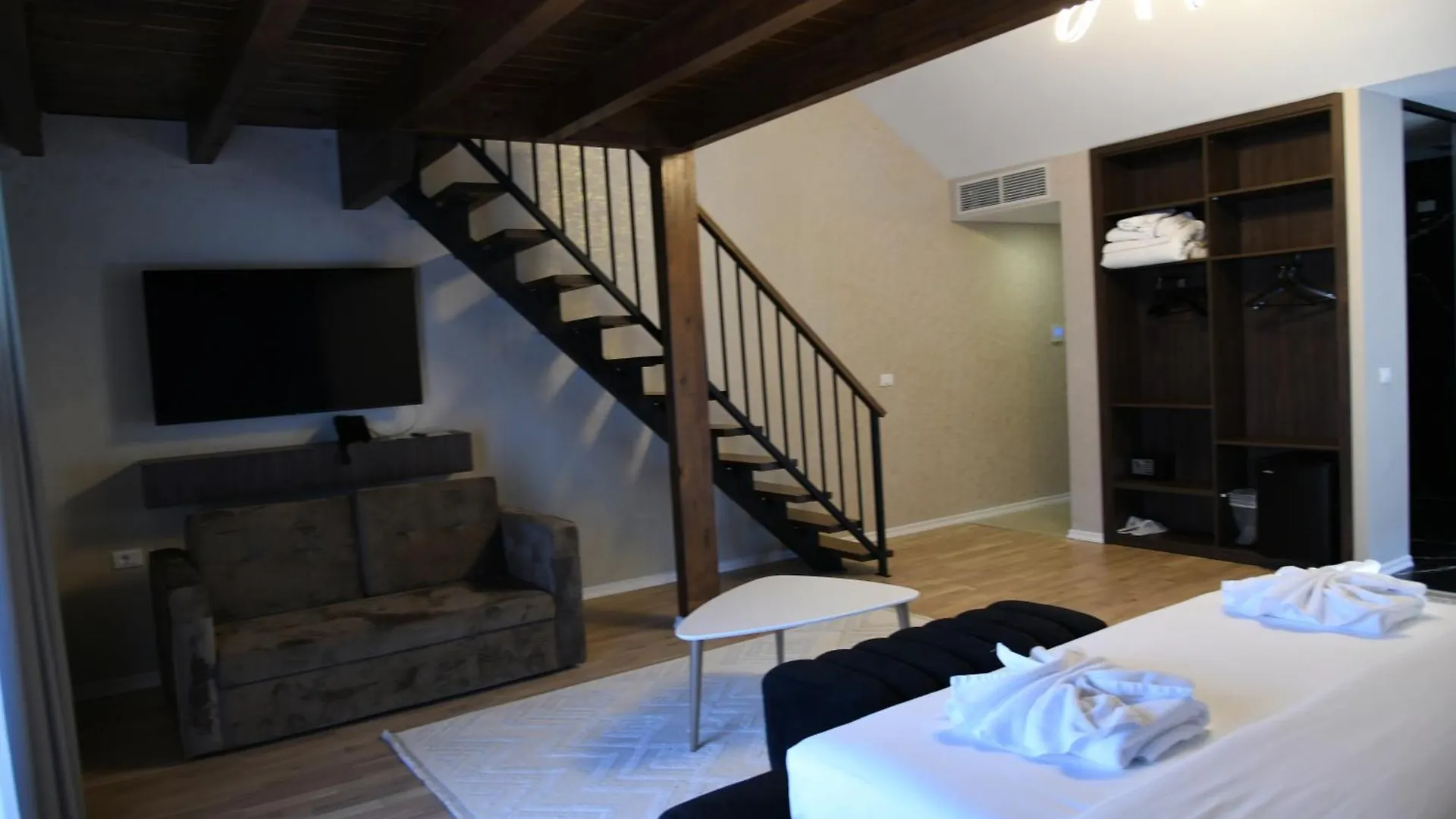 Hotel Valbor Tropoje 0*,  ألبانيا